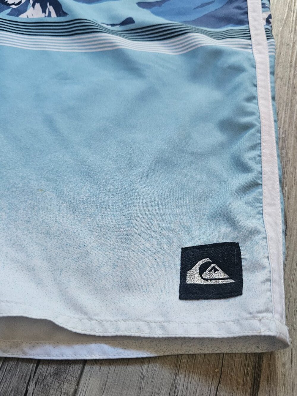 Quiksilver Men´s Blue Floral Ombre Boardshorts Swim Trunks Size Large - Picture 2 of 8
